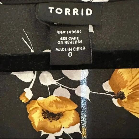 Torrid Floral Print V-Neck Blouse Whimsigoth dark Romantic Poppies plusSize - Picture 8 of 9